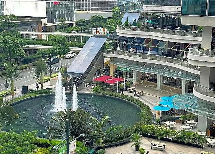 Christine Ph Bgc Uptown Across Grand Hyatt 3* 마닐라
