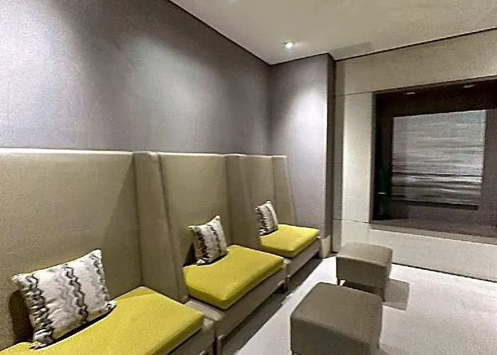 Christine Ph Bgc Uptown Across Grand Hyatt 마닐라