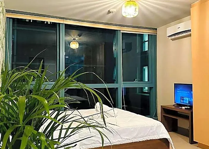 Christine Ph Bgc Uptown Across Grand Hyatt 3* 마닐라