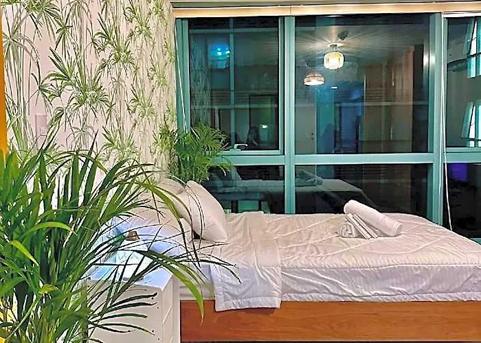 호텔 Christine Ph Bgc Uptown Across Grand Hyatt 마닐라