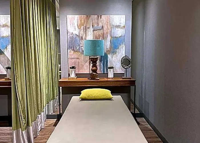 Christine Ph Bgc Uptown Across Grand Hyatt 3*